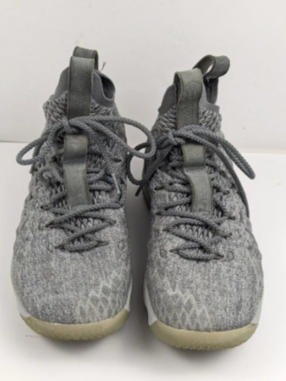 Nike Lebron 15 XV Men's‎ 7.5 Basketball Shoes Wolf Grey/Metallic Gold